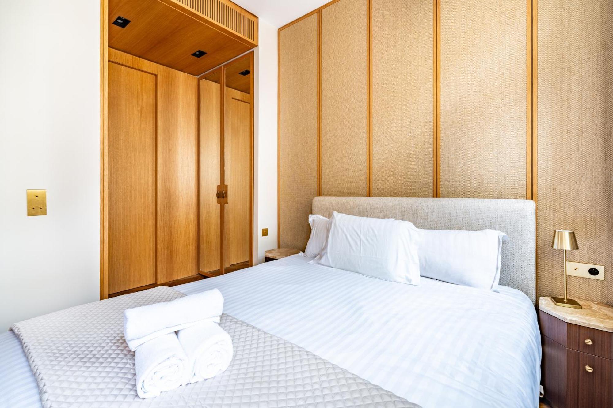 Prestigious Apartment, Eiffel Tower