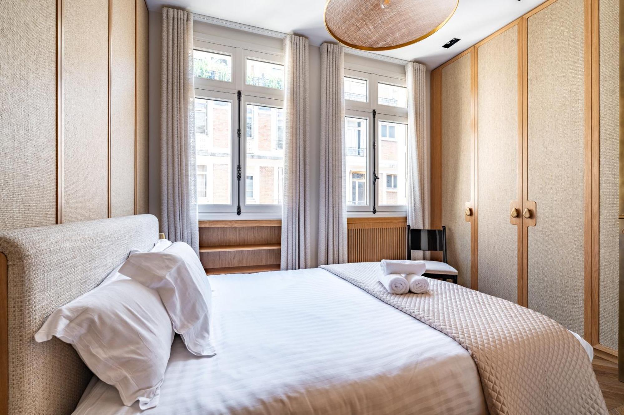 Prestigious Apartment, Eiffel Tower