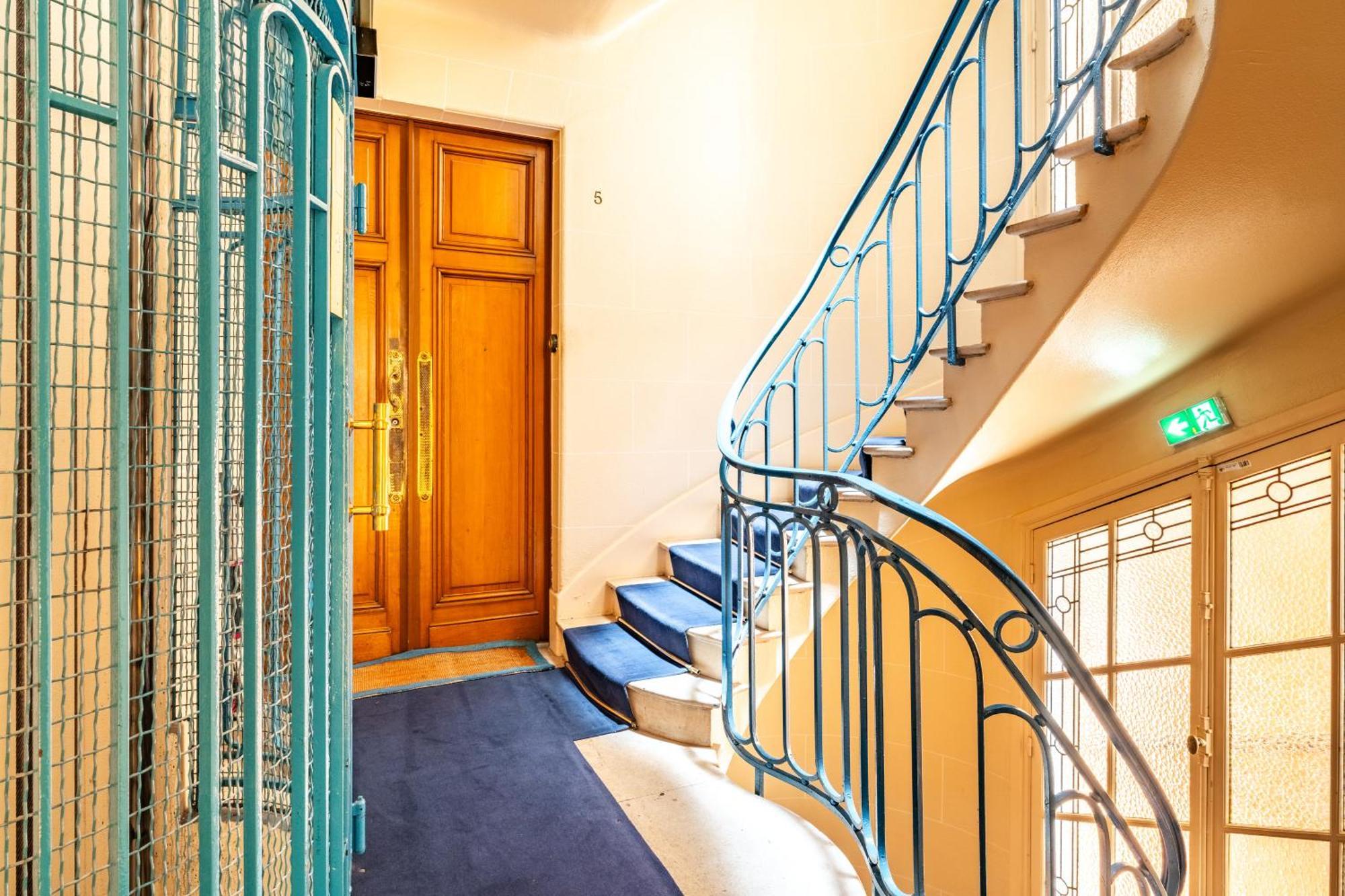 Prestigious Apartment, Eiffel Tower Apartment
